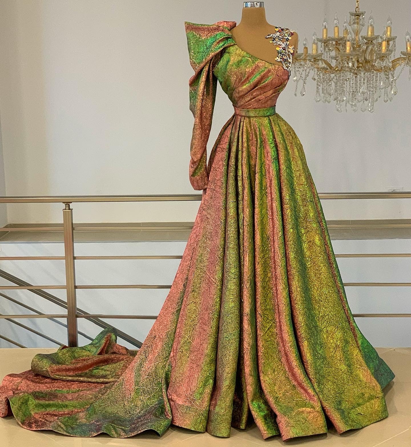 Brocade Fullcolor Crystals Details