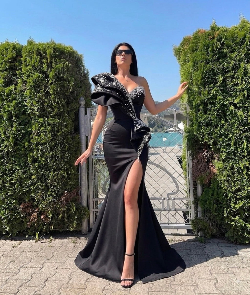 Black Elegant Dress & Pearl Beads